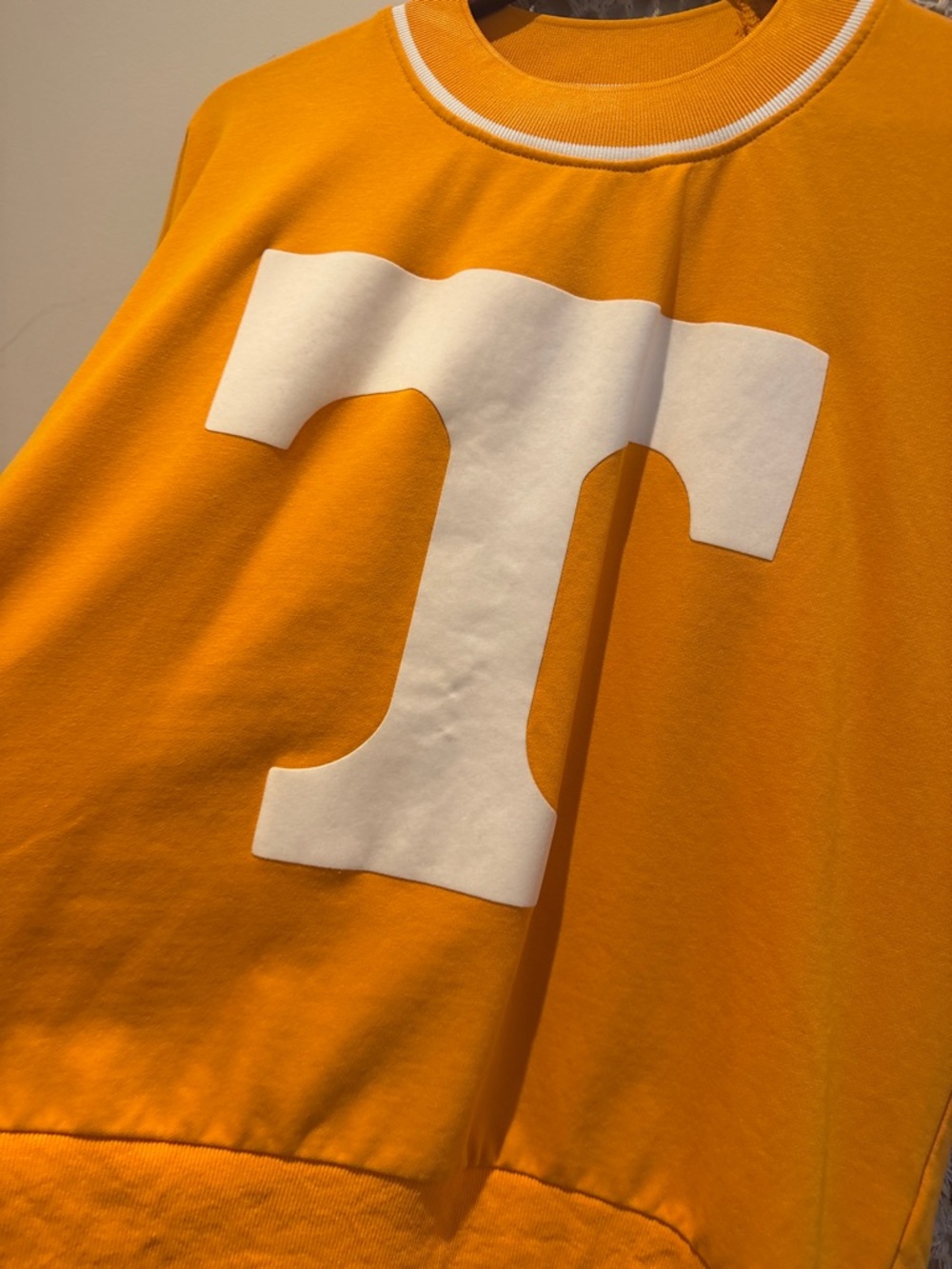 University of Tennessee T Orange Short Sleeve Sweatshirt/ish feeling Top - Picture 9 of 15